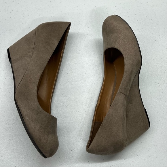 Chinese Laundry Women’s Taupe Faux Suede Niesha Wedges Shoes - Size 10 - Picture 4 of 10
